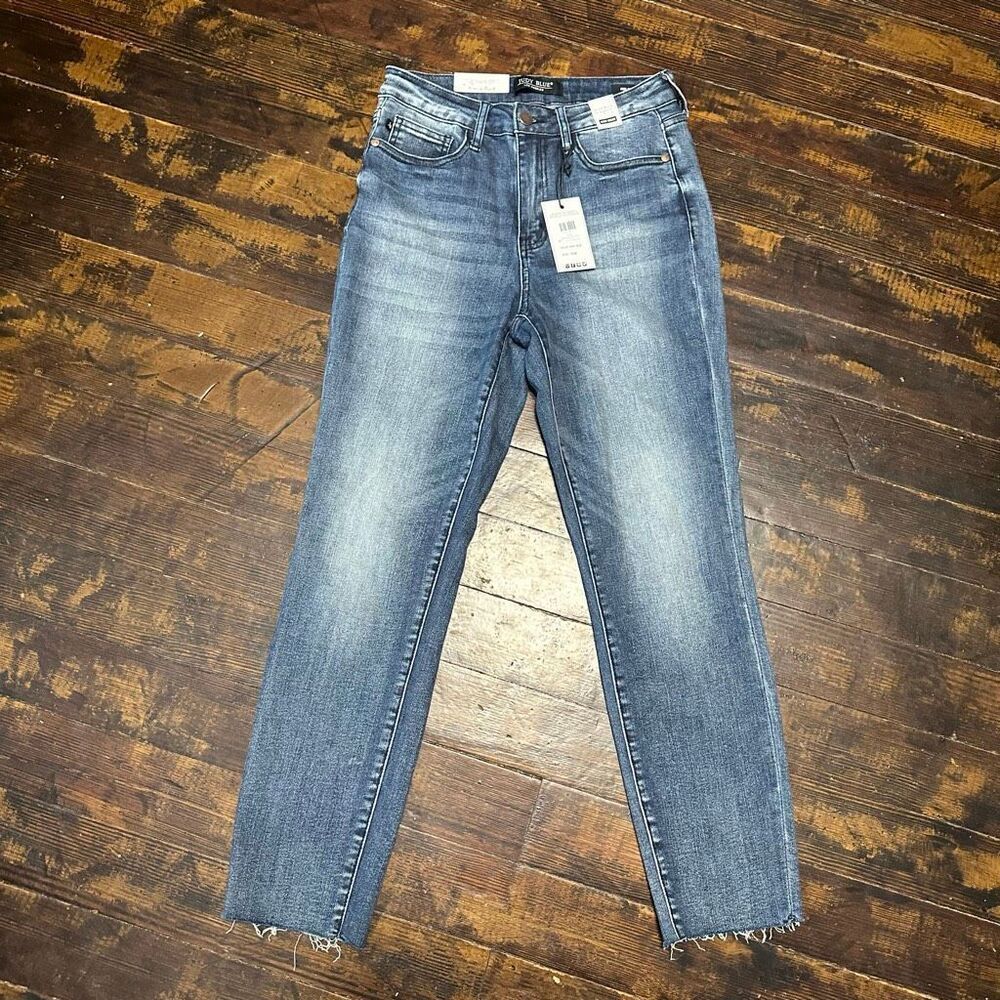Judy Blue distressed relaxed fit 3/26 boutique stretchy jeans